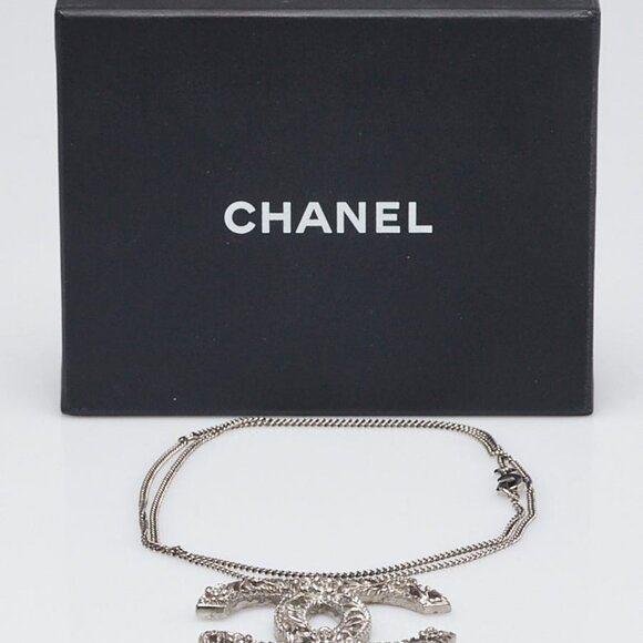 Chanel Silver Metal Large CC Logo Camellia Pendant Necklace - Picture 2 of 6